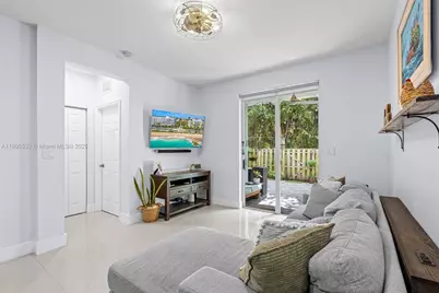 10760 NW 74th Ln, Doral, FL 33178 - Photo 11