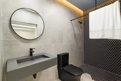 7025 NW 7th Ave #MAIN, Miami, FL 33150 - Photo 5