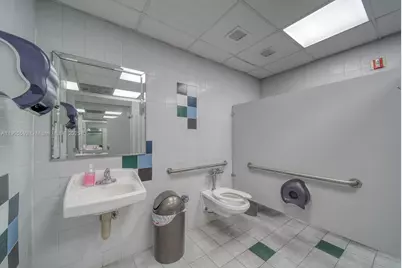 7500 NW 52nd St, Miami, FL 33166 - Photo 33