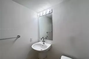 41 SE 5th St, Miami, FL 33131 - Photo 9