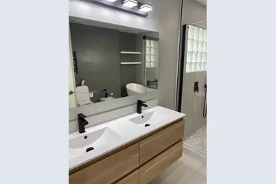 10572 NW 51st Ter, Doral, FL 33178 - Photo 27