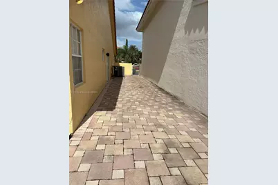 10572 NW 51st Ter, Doral, FL 33178 - Photo 37