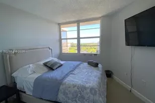 1100 St Charles Pl, Pembroke Pines, FL 33026 - Photo 17