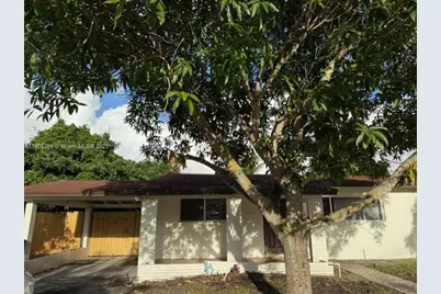 828 Fairway Dr, Plantation, FL 33317 - Photo 1