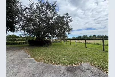 18750 SW 207th Ave, Miami, FL 33187 - Photo 5