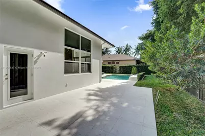 2557 NE Montclaire Cir, Weston, FL 33327 - Photo 39
