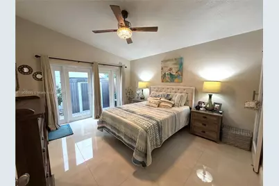 19804 NW 82nd Pl, Hialeah, FL 33015 - Photo 21