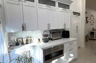 19804 NW 82nd Pl, Hialeah, FL 33015 - Photo 17