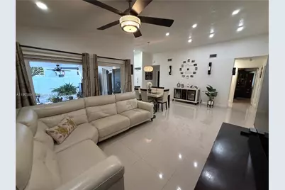 19804 NW 82nd Pl, Hialeah, FL 33015 - Photo 11