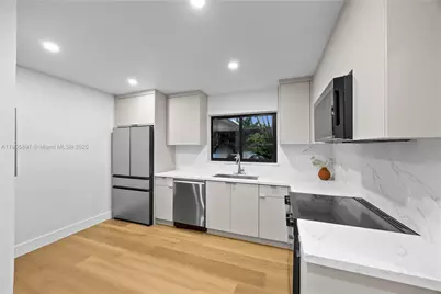 1618 SW 18th St, Miami, FL 33145 - Photo 11