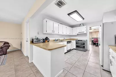 3930 NW 79th Way, Davie, FL 33024 - Photo 11