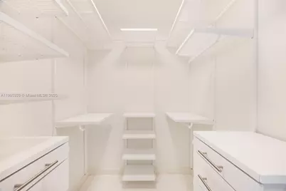 300 Biscayne Boulevard Way #5205W, Miami, FL 33131 - Photo 13