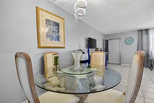 300 S Village Green Cir S, Palm Springs, FL 33461 - Photo 13