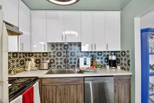 300 S Village Green Cir S, Palm Springs, FL 33461 - Photo 11