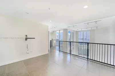 300 S Biscayne Blvd #L-414, Miami, FL 33131 - Photo 13