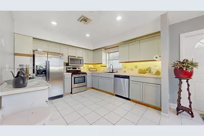 2255 SE 6th Pl, Homestead, FL 33033 - Photo 5