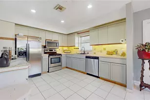 2255 SE 6th Pl, Homestead, FL 33033 - Photo 5