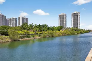 3675 N Country Club Dr, Aventura, FL 33180 - Photo 35