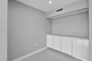 3675 N Country Club Dr, Aventura, FL 33180 - Photo 13