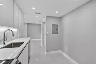 3675 N Country Club Dr, Aventura, FL 33180 - Photo 3