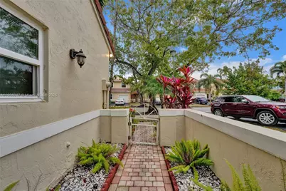 18060 SW 11th Ct, Pembroke Pines, FL 33029 - Photo 3