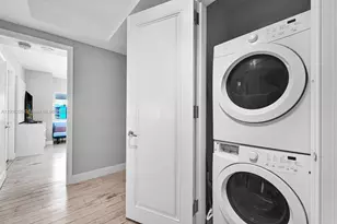 1435 Brickell Ave, Miami, FL 33131 - Photo 29