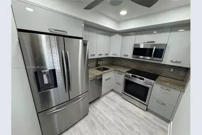 3300 N Palm Aire Dr #305, Pompano Beach, FL 33069 - Photo 3