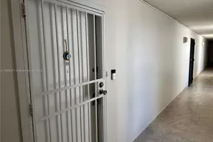 9682 Fontainebleau Blvd, Miami, FL 33172 - Photo 15