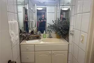 9682 Fontainebleau Blvd, Miami, FL 33172 - Photo 23