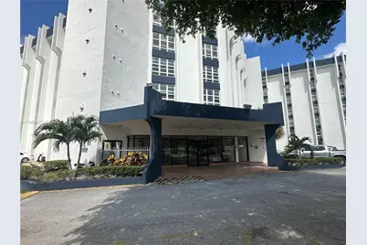 9682 Fontainebleau Blvd #114, Miami, FL 33172 - Photo 1