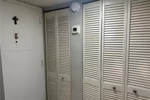 9682 Fontainebleau Blvd, Miami, FL 33172 - Photo 19