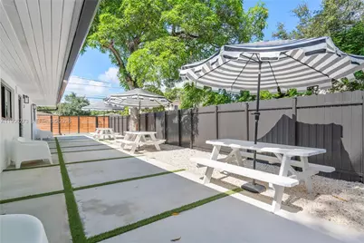 256 NW 57th St, Miami, FL 33127 - Photo 27