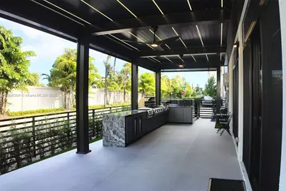 8002 NW 43rd St, Doral, FL 33166 - Photo 17