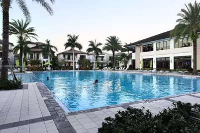 8002 NW 43rd St, Doral, FL 33166 - Photo 5