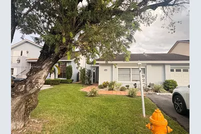 927 NW 106th Ave Cir, Miami, FL 33172 - Photo 3