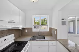 1864 NW 28th St, Miami, FL 33142 - Photo 9