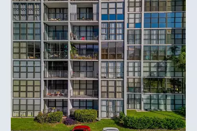 800 Parkview Dr #302, Hallandale Beach, FL 33009 - Photo 19