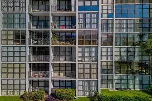 800 Parkview Dr, Hallandale Beach, FL 33009 - Photo 19