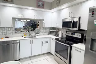 571 SW 142nd Ave, Pembroke Pines, FL 33027 - Photo 9