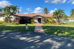 8005 SW 106th St, Miami, FL 33156 - Photo 1