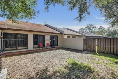 1590 NW 98th Ter, Pembroke Pines, FL 33024 - Photo 17