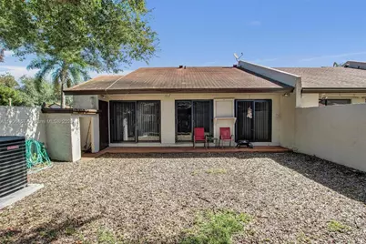 1590 NW 98th Ter, Pembroke Pines, FL 33024 - Photo 15