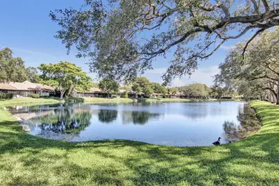 1590 NW 98th Ter, Pembroke Pines, FL 33024 - Photo 29