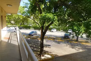 8290 Lake Dr, Doral, FL 33166 - Photo 21