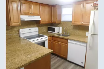 8290 Lake Dr #216, Doral, FL 33166 - Photo 7