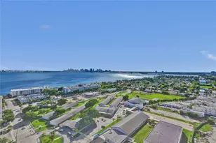 7601 E Treasure Dr, North Bay Village, FL 33141 - Photo 27