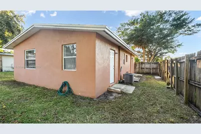 218 NW 8th Ave, Dania Beach, FL 33004 - Photo 7