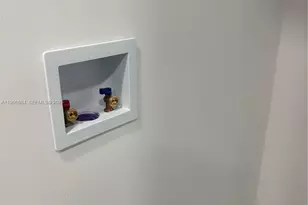 680 W Park Dr, Miami, FL 33172 - Photo 25