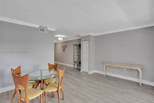 9375 Fontainebleau Blvd, Miami, FL 33172 - Photo 7