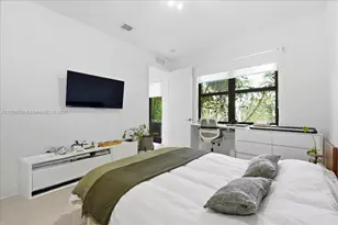 617 NE 191st St, Miami, FL 33179 - Photo 23